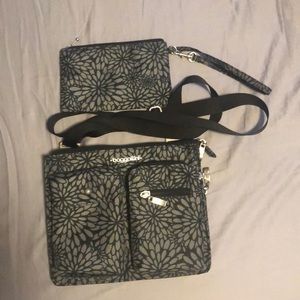 Baggallini everything bag with matching wristlet, used once
